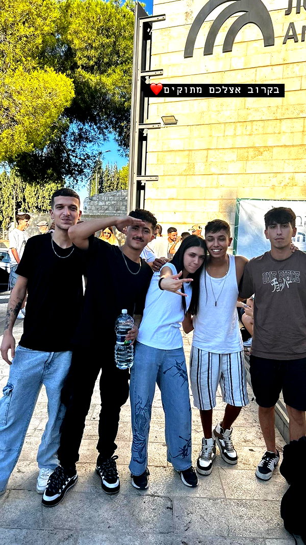 a.roniiiiii instagram image archive image