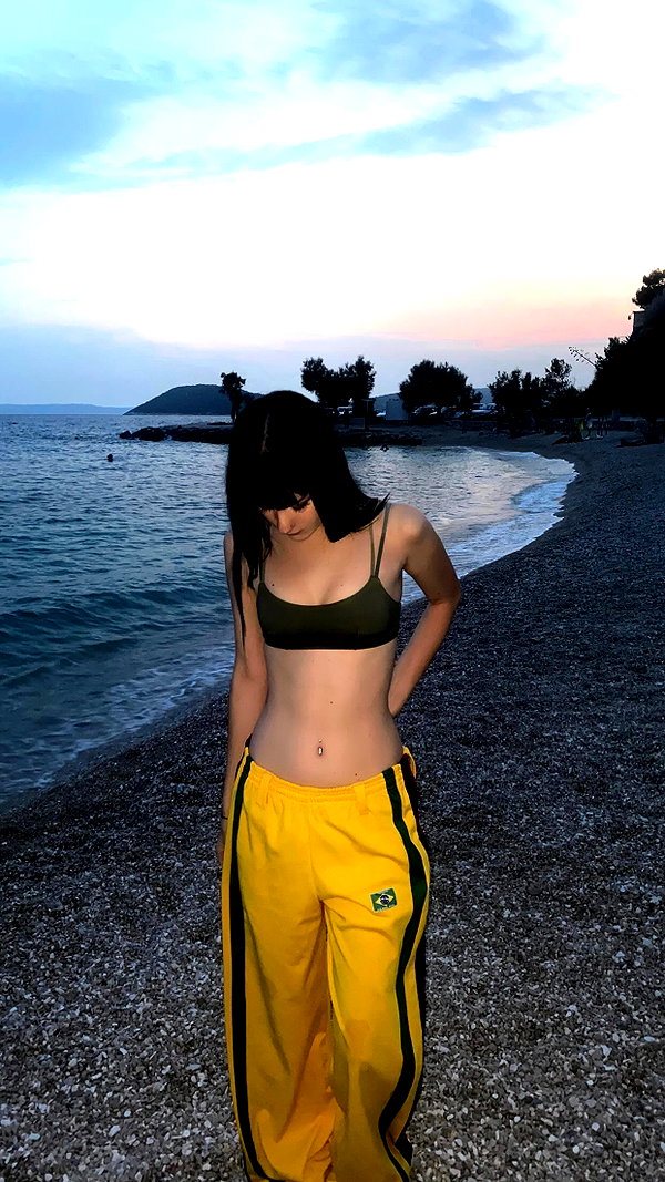 alessiadidntwakeup instagram image archive image