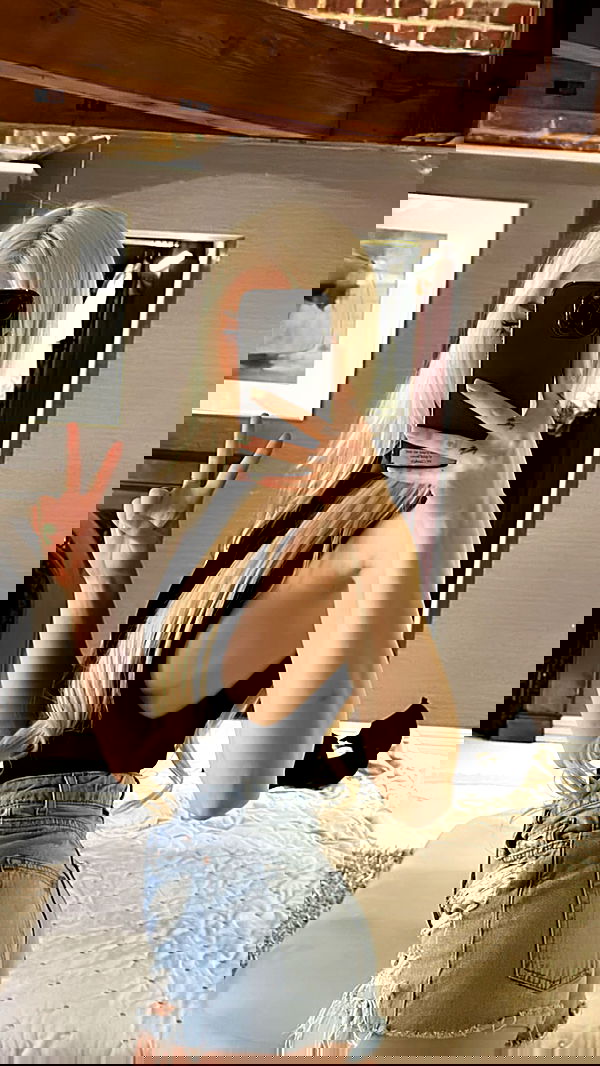 alexandramarianna alexandramarianna archive image