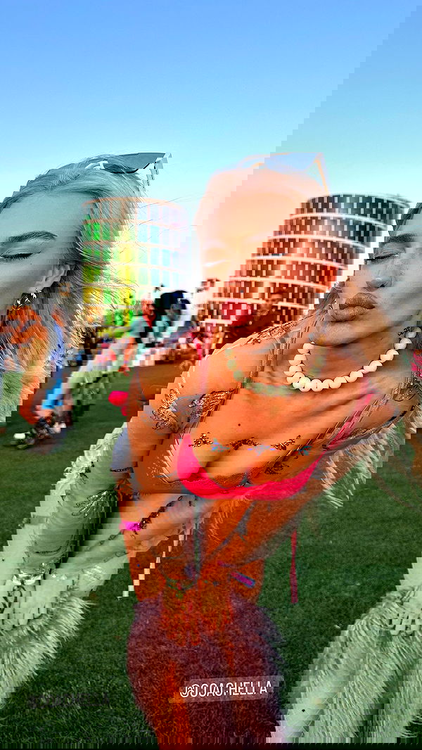 alexandramarianna alexandramarianna archive image