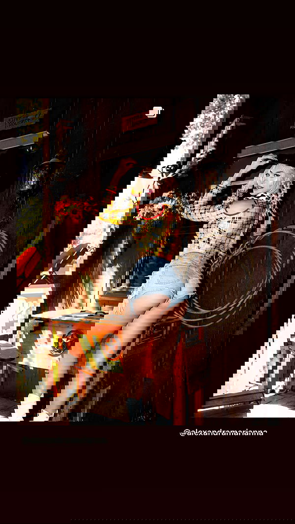 alexandramarianna alexandramarianna archive image