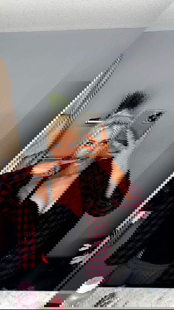 alexandramarianna alexandramarianna archive image