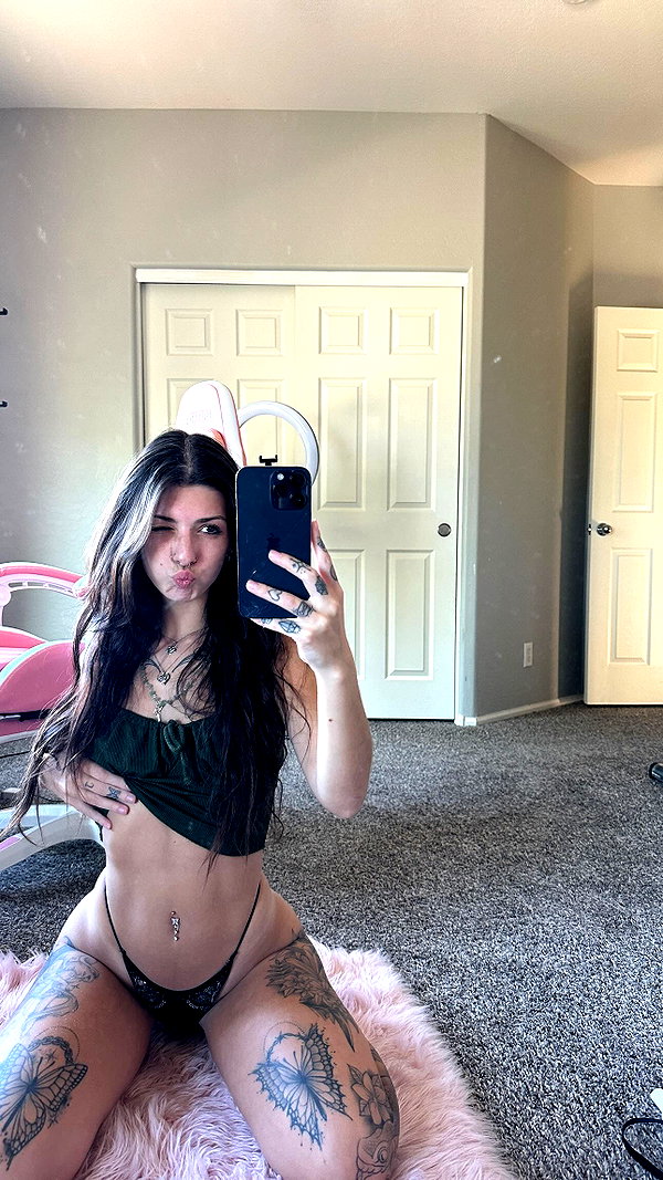 allie_paigexoxo instagram image archive image