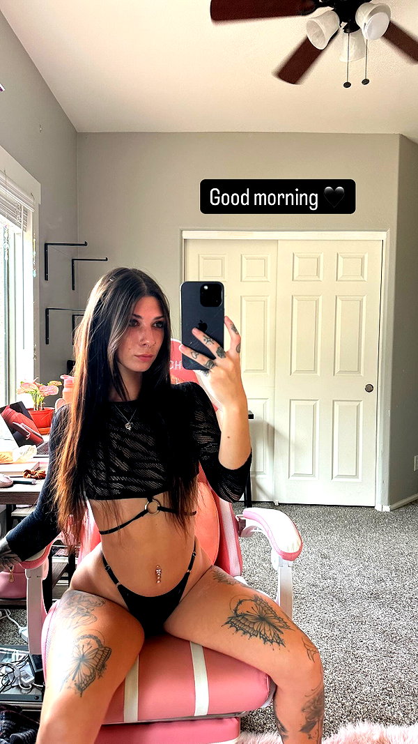 allie_paigexoxo instagram image archive image