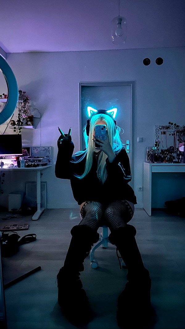 andasrose instagram image archive image