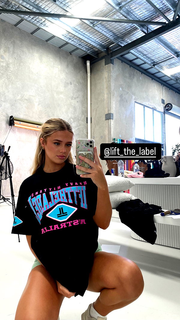 anika.wicks instagram image archive image