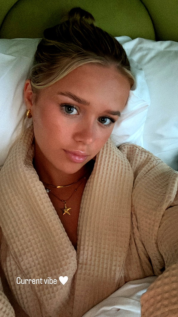 anika.wicks instagram image archive image