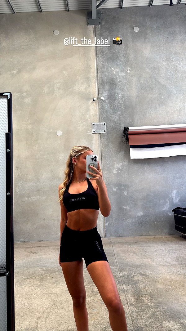 anika.wicks instagram image archive image