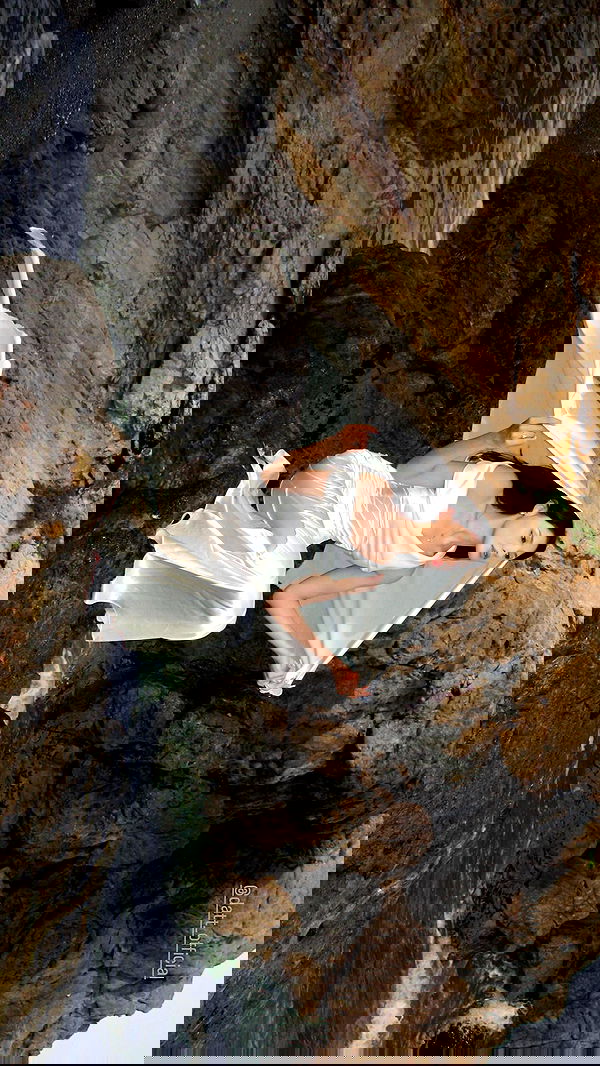 ayguldavlletova image ~ Altpins