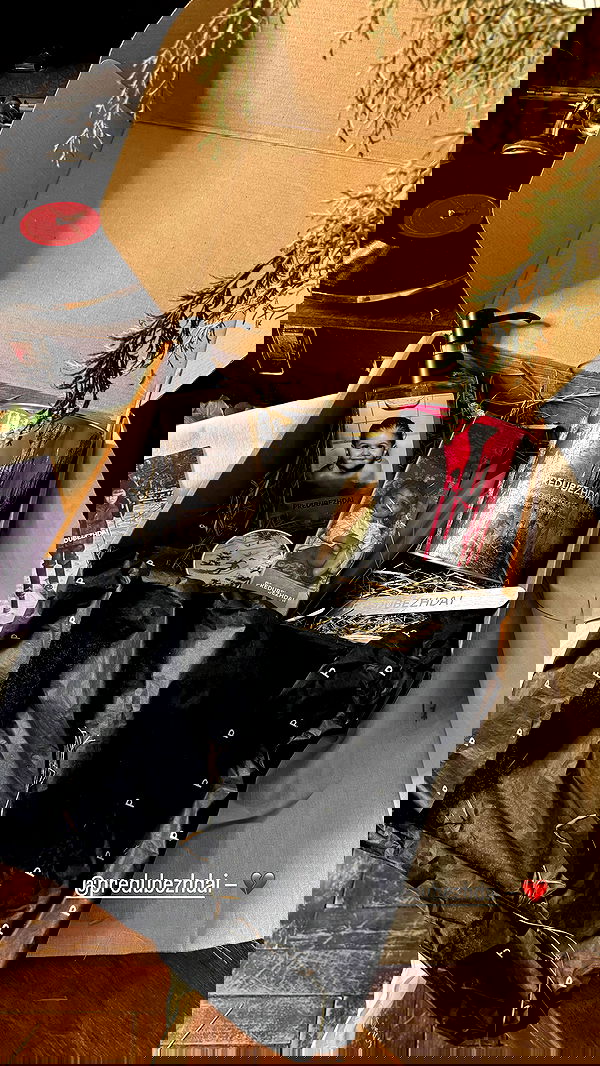 ayguldavlletova image ~ Altpins