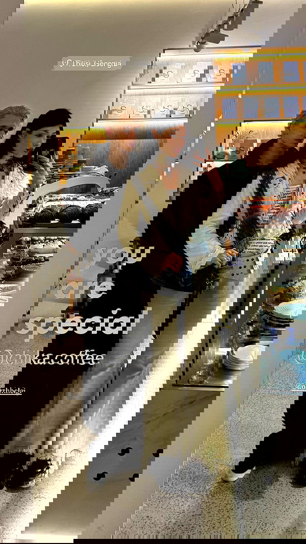 ayguldavlletova image ~ Altpins