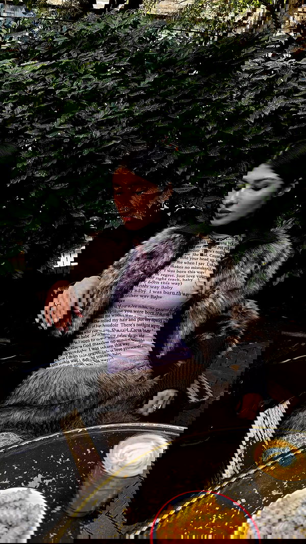 ayguldavlletova image ~ Altpins