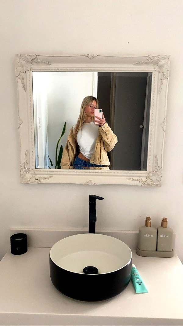 bella.mccafferty instagram image archive image