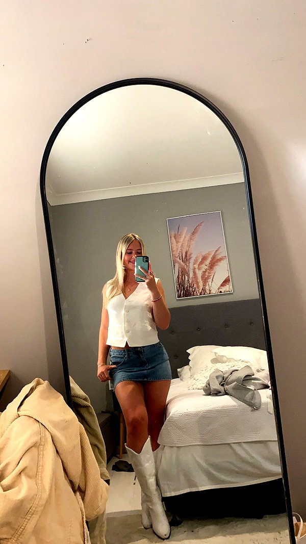 bella.mccafferty instagram image archive image