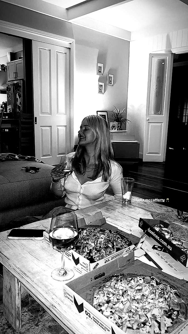 bella.mccafferty instagram image archive image