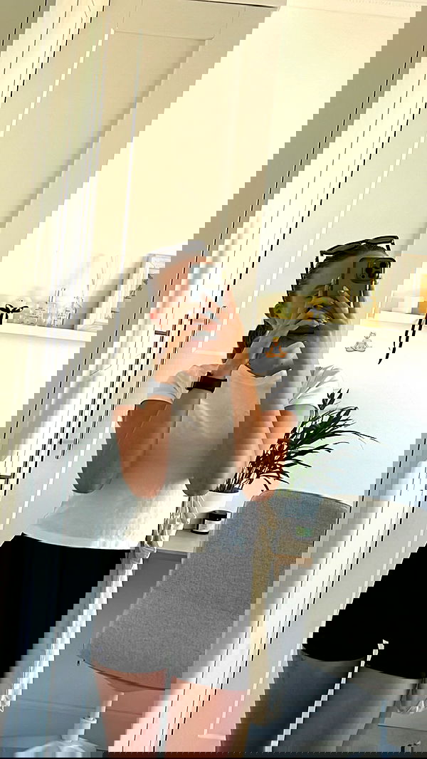 dana_ratushany image ~ Altpins