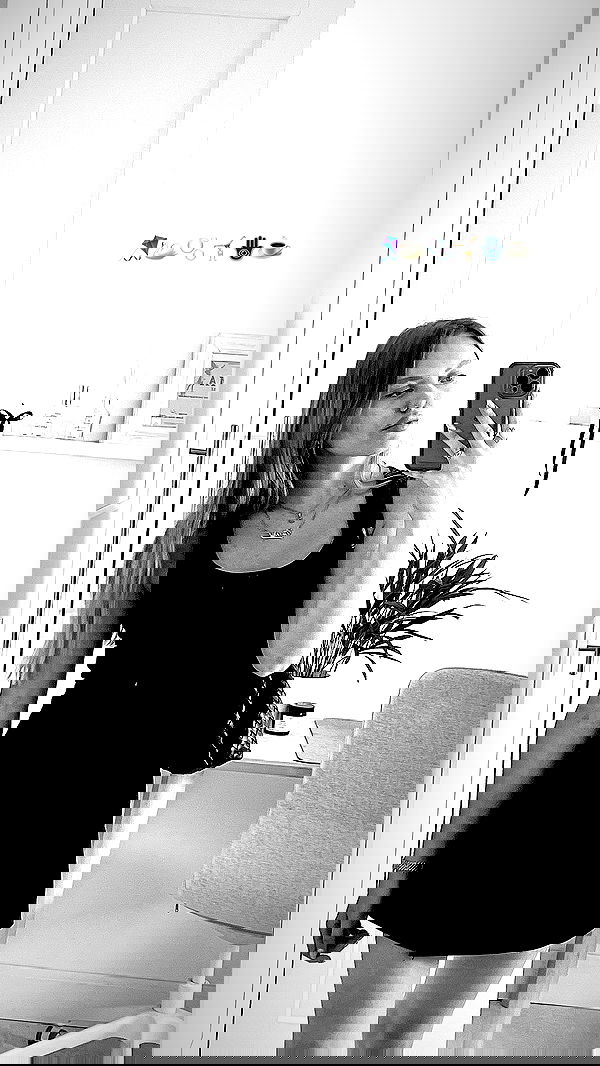 dana_ratushany image ~ Altpins