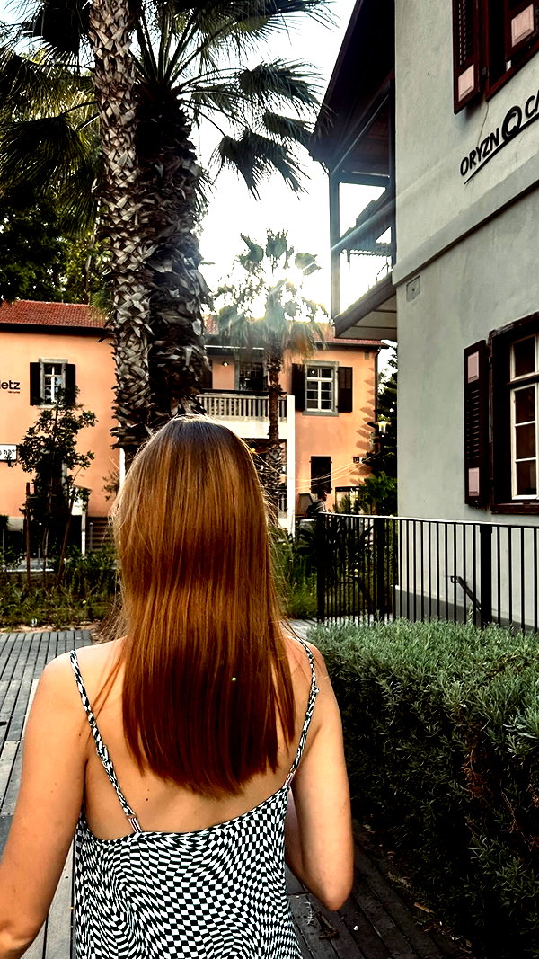 daria.lesin instagram image archive image