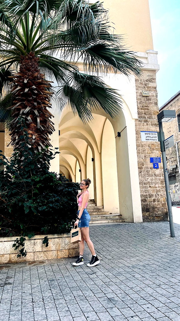 daria.lesin instagram image archive image