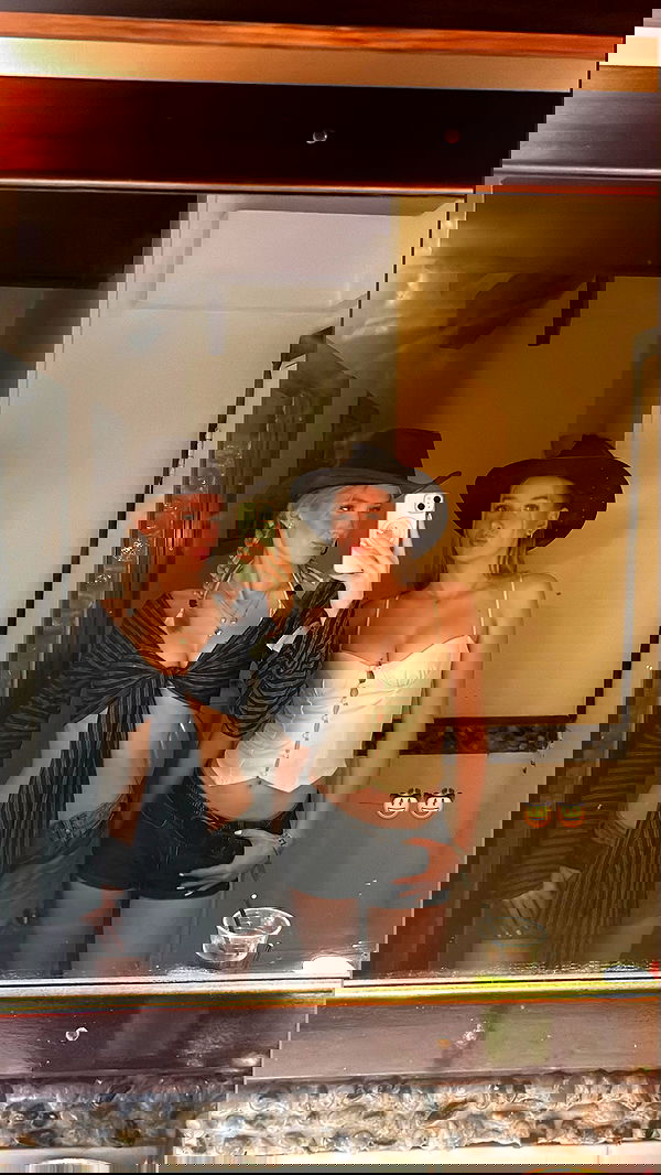 ellamwatts_ ellamwatts_ archive image