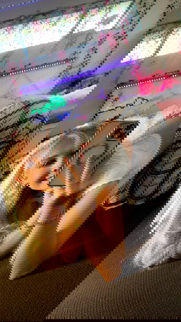 emxllouise2 image ~ Altpins