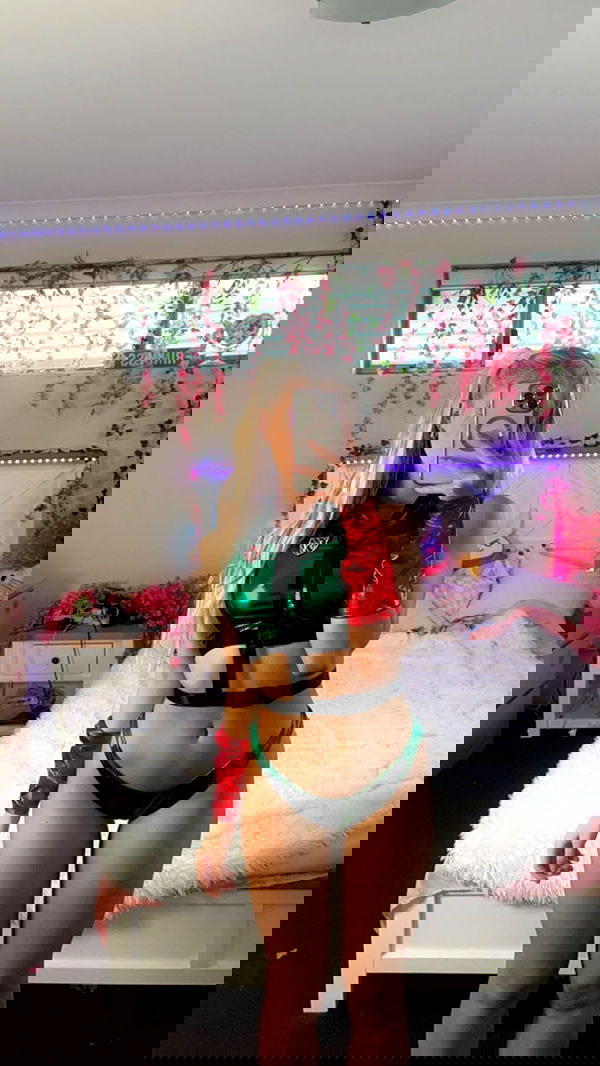 emxllouise2 image ~ Altpins