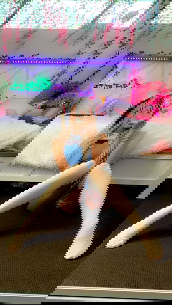 emxllouise2 image ~ Altpins