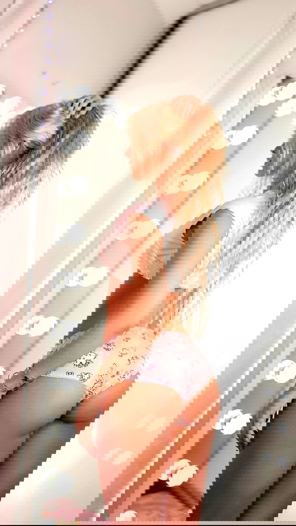 emxllouise2 image ~ Altpins