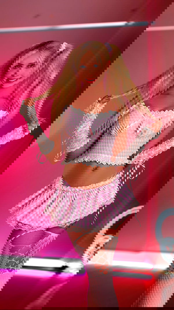 emxllouise2 image ~ Altpins