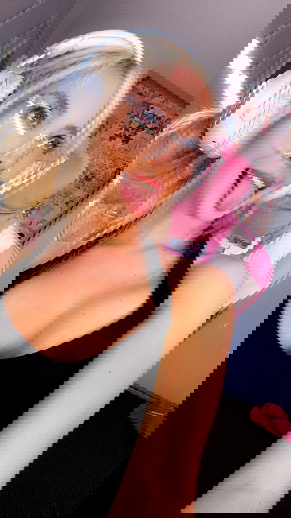 emxllouise2 image ~ Altpins