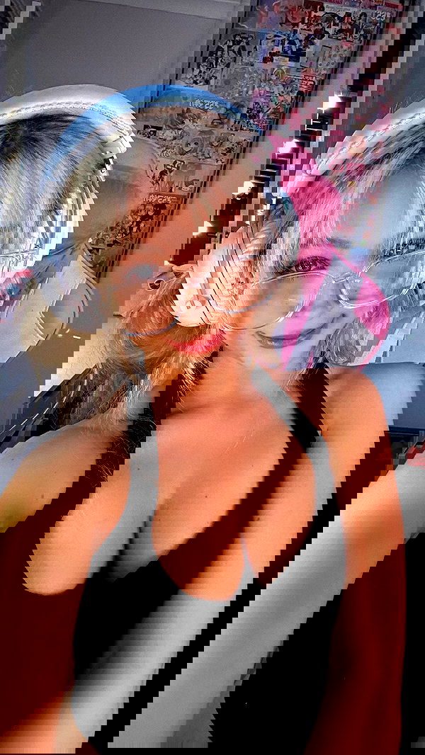 emxllouise2 image ~ Altpins