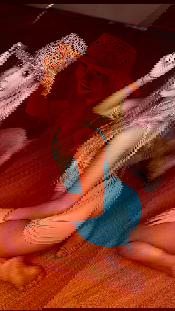 emxllouise2 image ~ Altpins