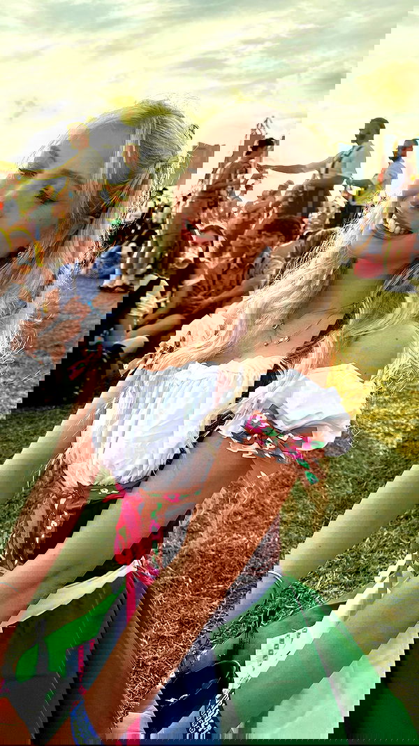 emxllouise2 image ~ Altpins