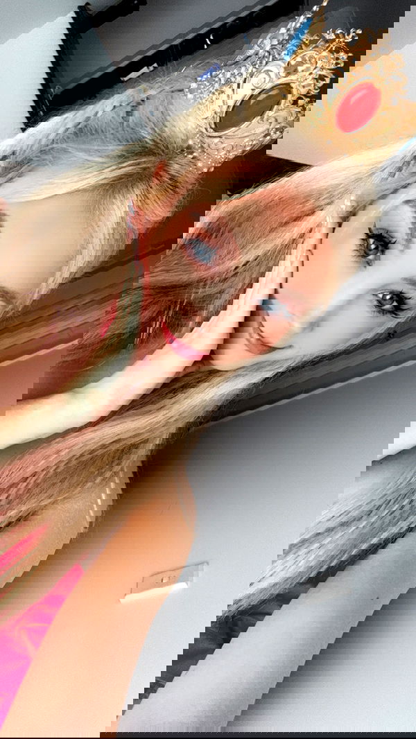 emxllouise2 image ~ Altpins