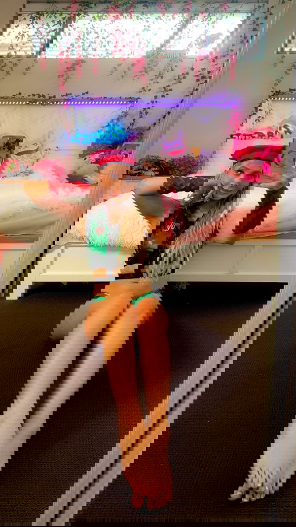 emxllouise2 image ~ Altpins