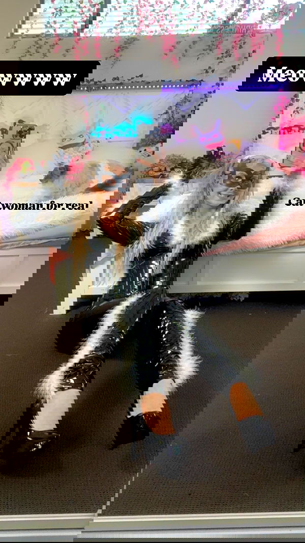 emxllouise2 image ~ Altpins