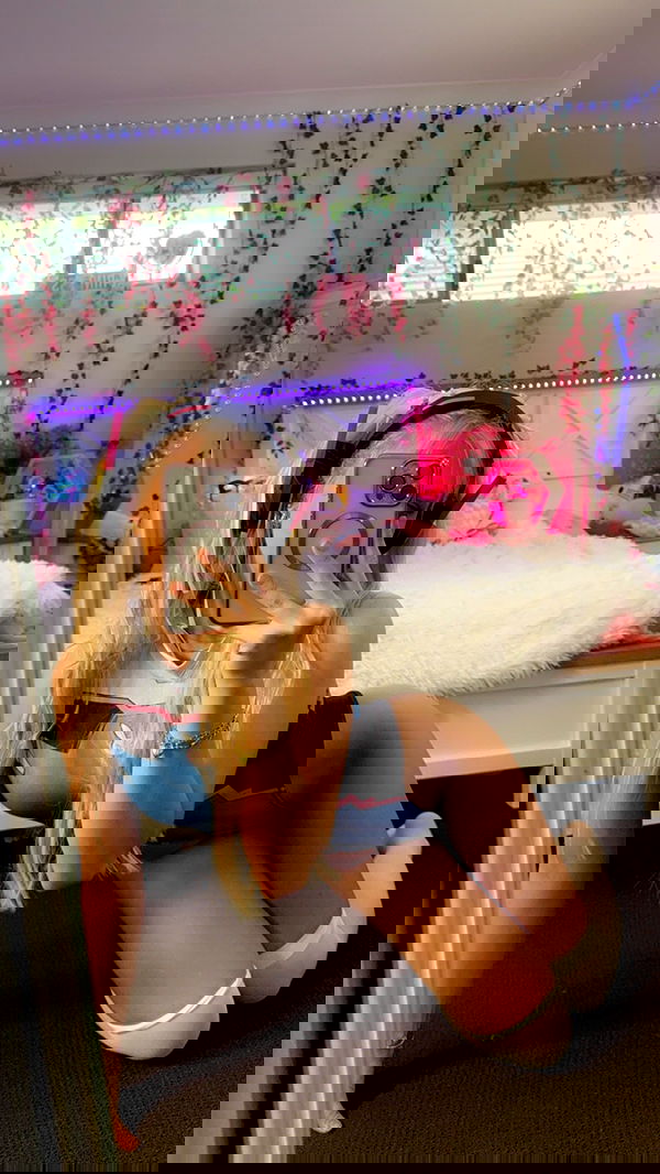 emxllouise2 image ~ Altpins