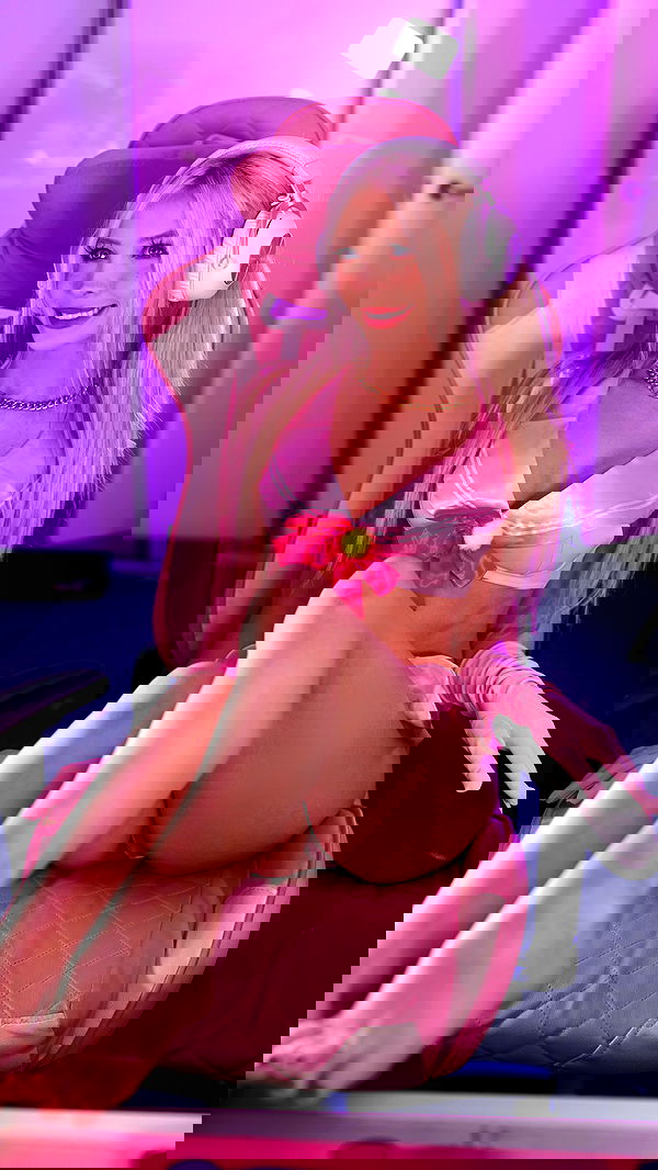 emxllouise2 image ~ Altpins