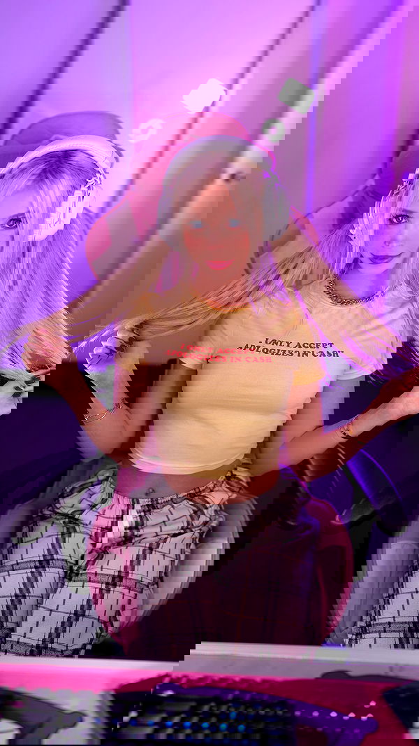 emxllouise2 image ~ Altpins