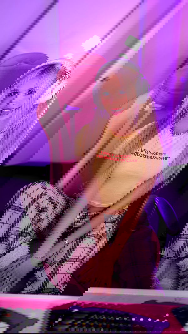 emxllouise2 image ~ Altpins