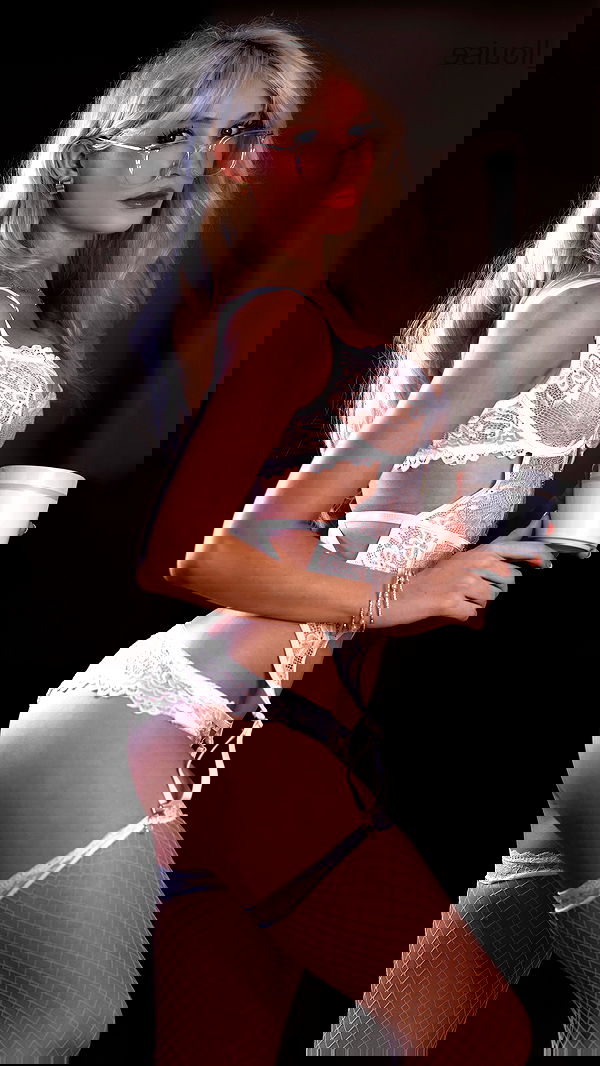 emxllouise2 image ~ Altpins