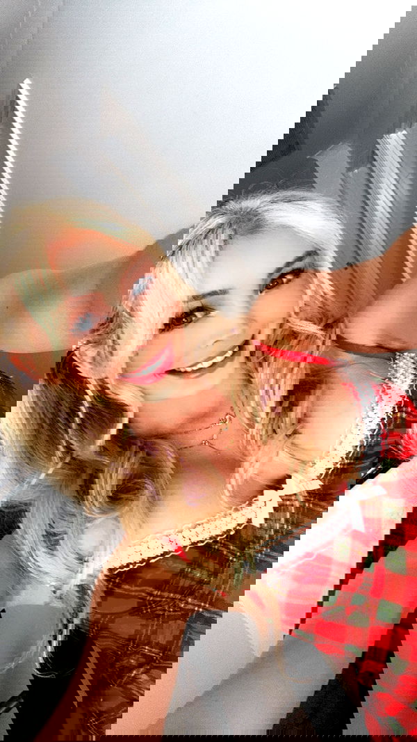 emxllouise2 image ~ Altpins