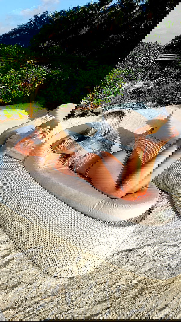 emxllouise2 image ~ Altpins