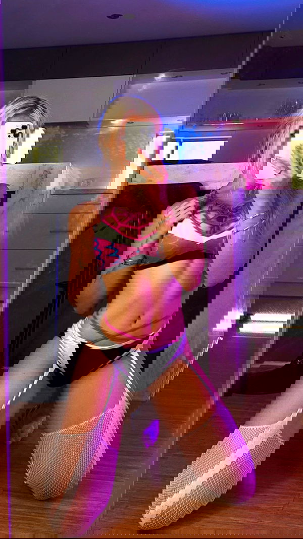 emxllouise2 image ~ Altpins