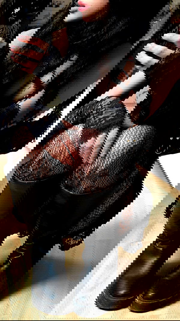 evameganosova image ~ Altpins