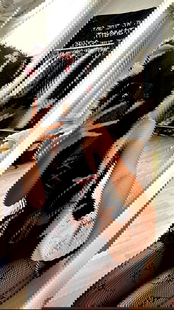 evameganosova image ~ Altpins