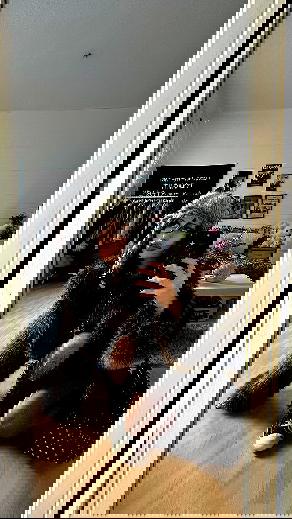 evameganosova image ~ Altpins