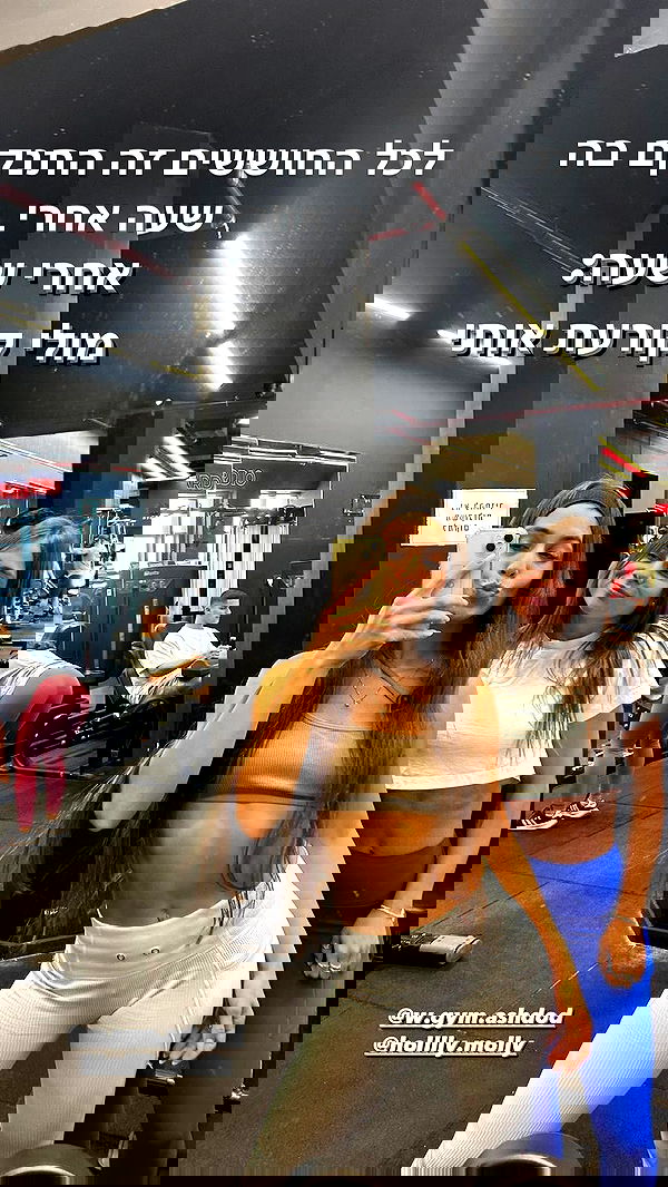 holllly.molly holllly.molly archive image