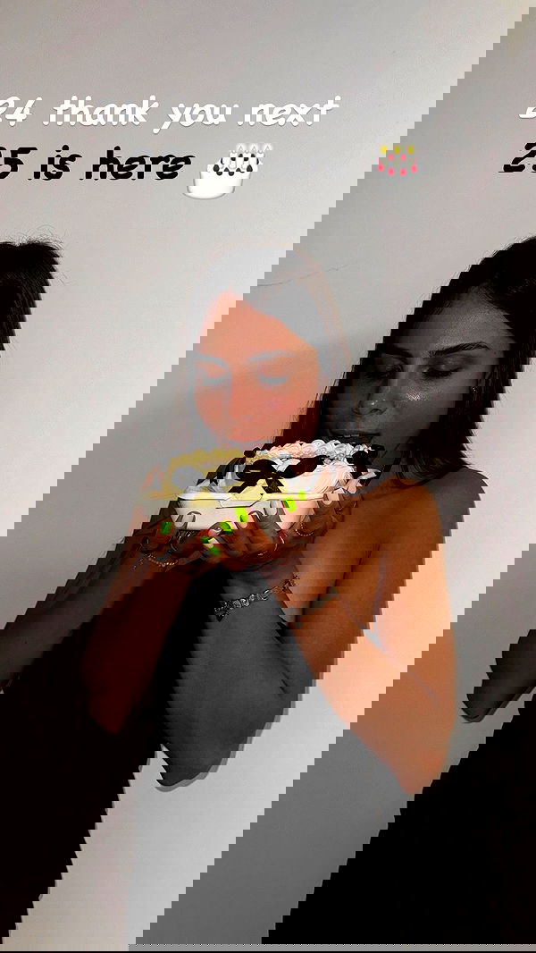 holllly.molly holllly.molly archive image