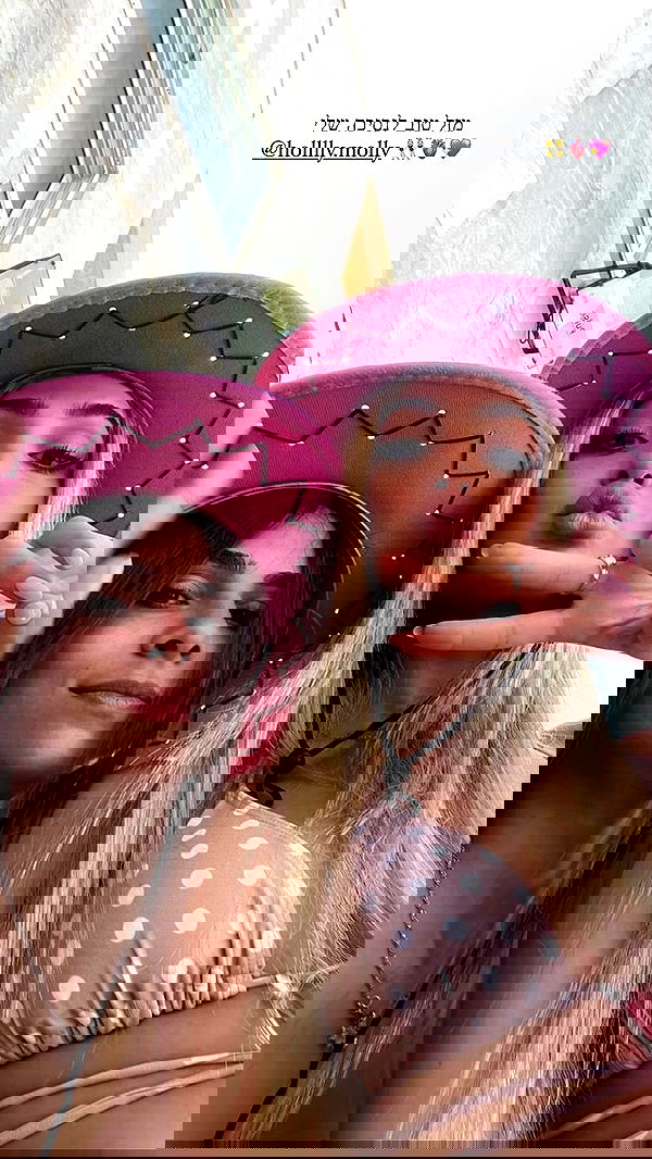 holllly.molly holllly.molly archive image